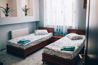 Мини-отель Fermerska Hata Дубно Улучшенный двухместный номер с 2 отдельными кроватями-1